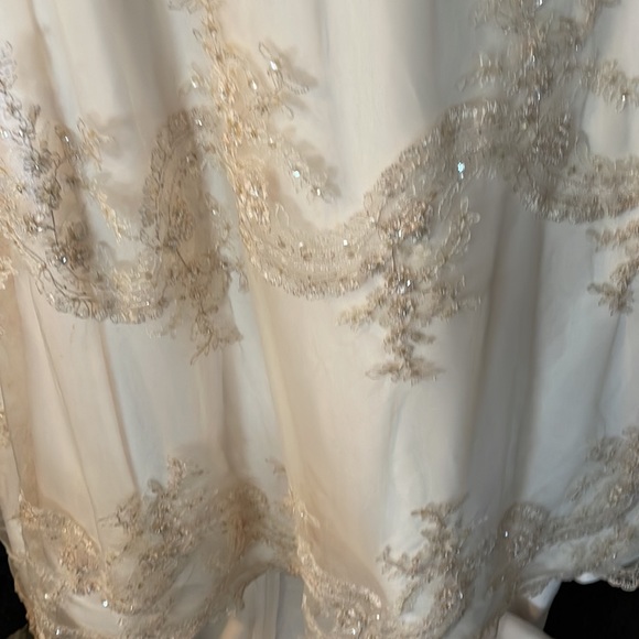 NWOT MAGGIE SOTTERO WEDDING DRESS - Picture 4 of 10